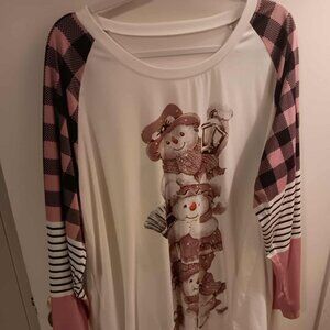 Woman's mauve pink black and white snowman top 4X NEW matching earrings